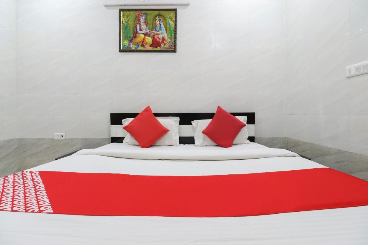 Oyo 69378 Trilok Dham Hotel วรินดาวัน ภายนอก รูปภาพ