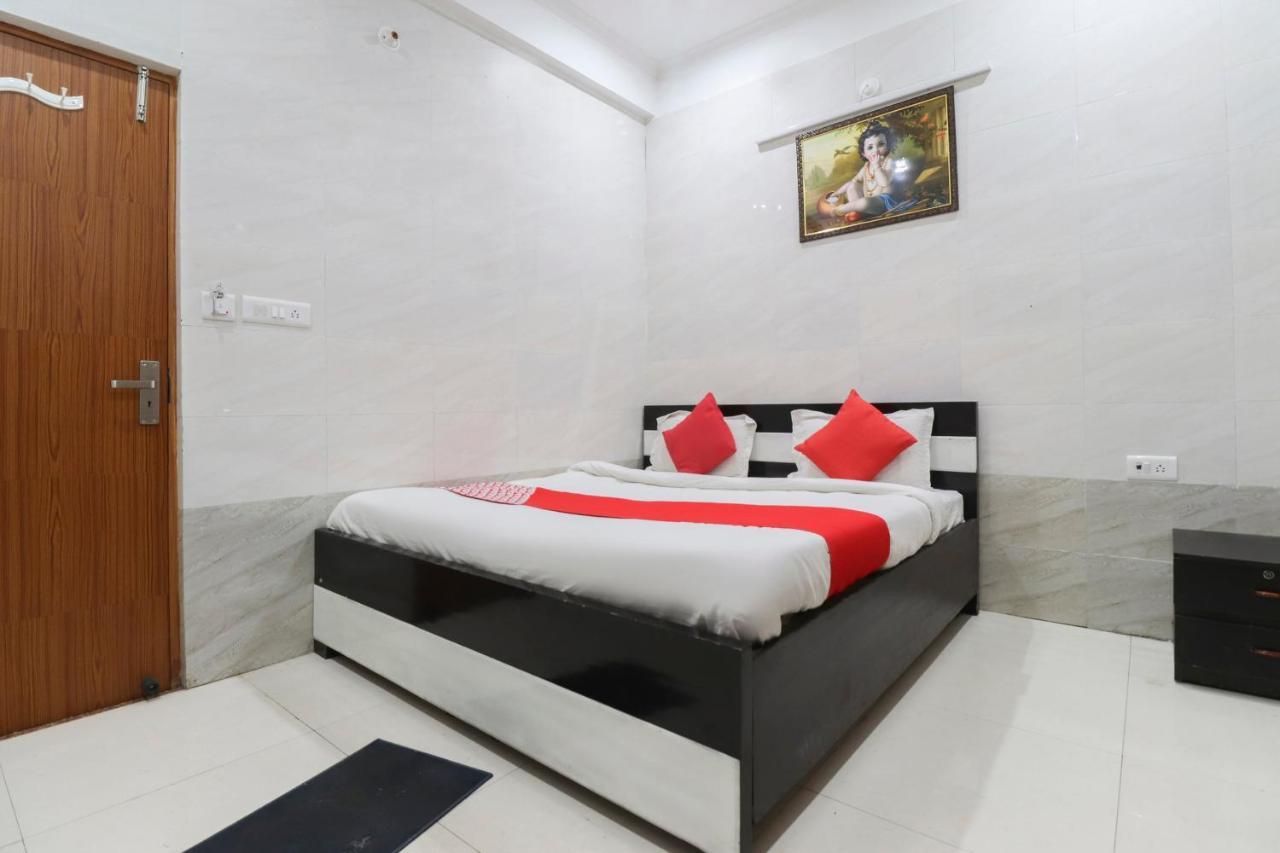 Oyo 69378 Trilok Dham Hotel วรินดาวัน ภายนอก รูปภาพ
