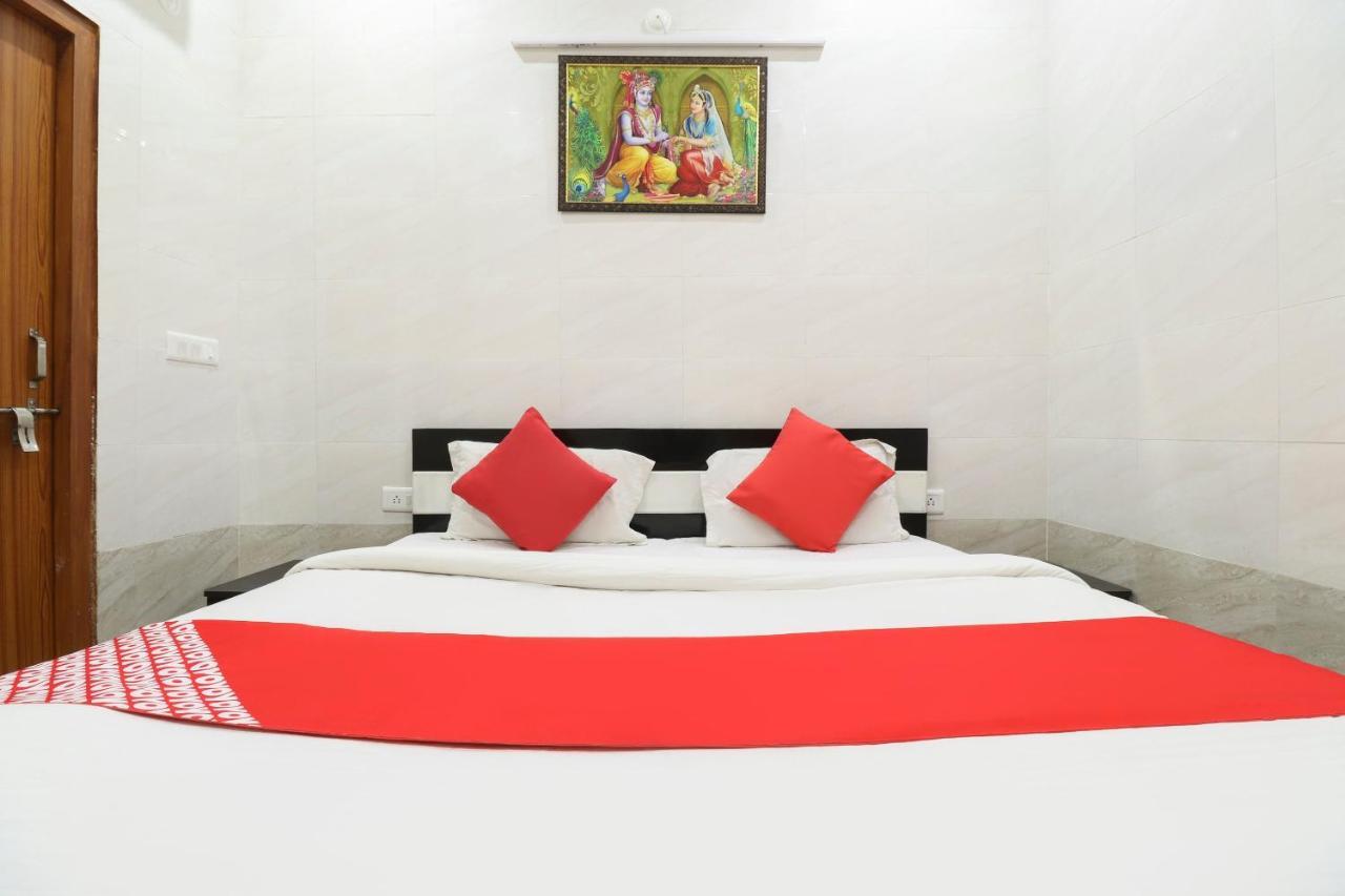 Oyo 69378 Trilok Dham Hotel วรินดาวัน ภายนอก รูปภาพ