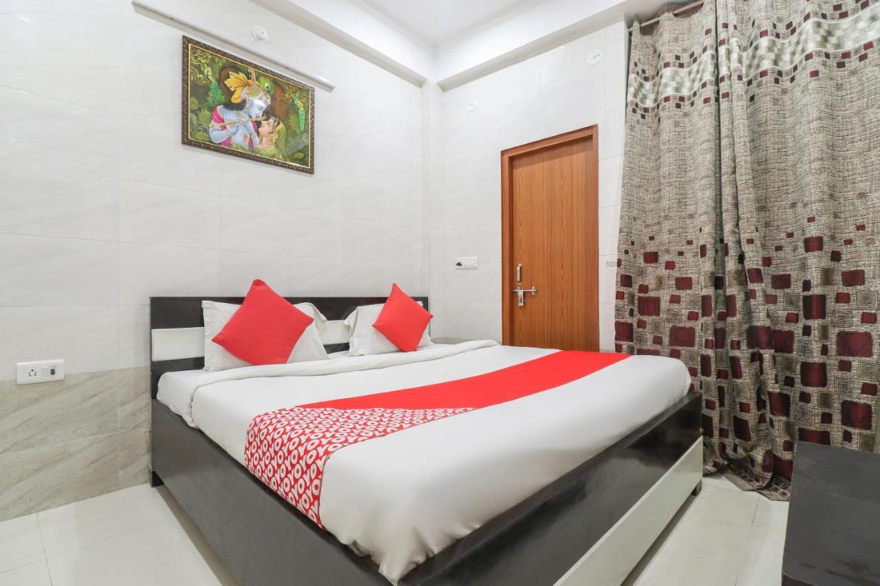 Oyo 69378 Trilok Dham Hotel วรินดาวัน ภายนอก รูปภาพ