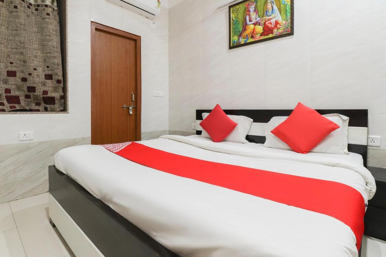 Oyo 69378 Trilok Dham Hotel วรินดาวัน ภายนอก รูปภาพ