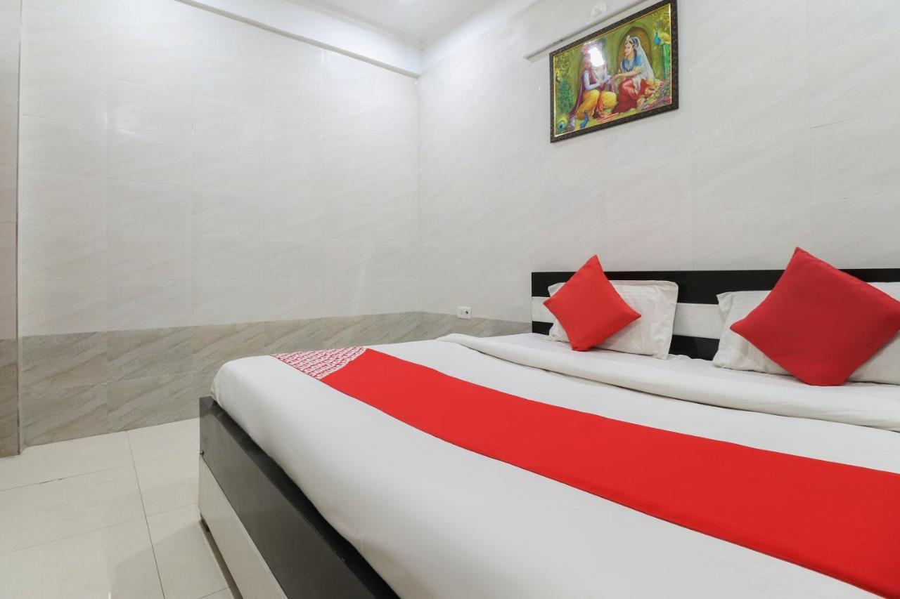 Oyo 69378 Trilok Dham Hotel วรินดาวัน ภายนอก รูปภาพ