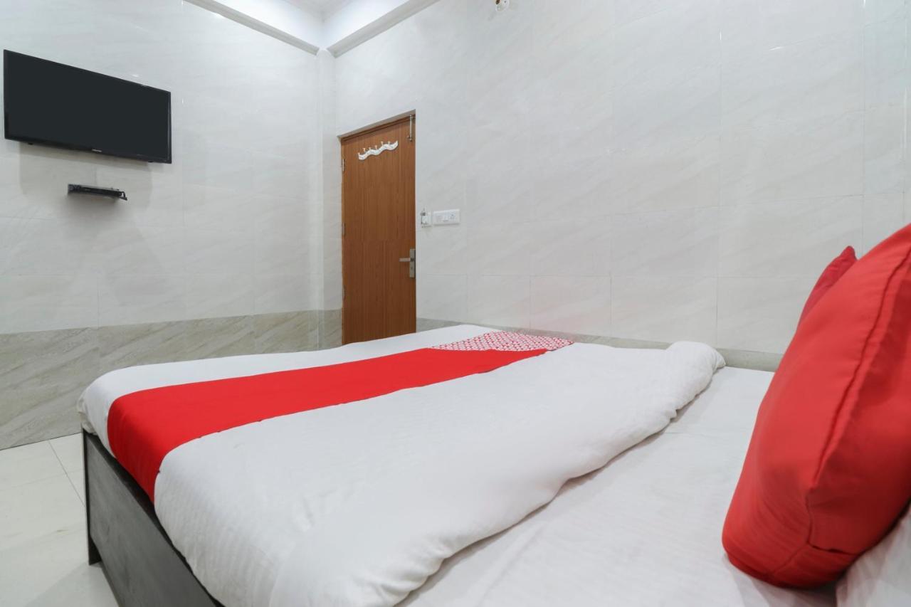 Oyo 69378 Trilok Dham Hotel วรินดาวัน ภายนอก รูปภาพ