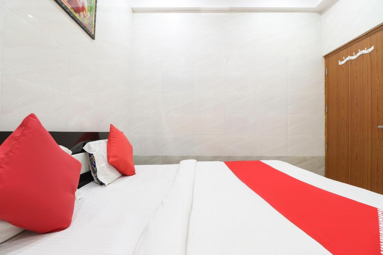 Oyo 69378 Trilok Dham Hotel วรินดาวัน ภายนอก รูปภาพ